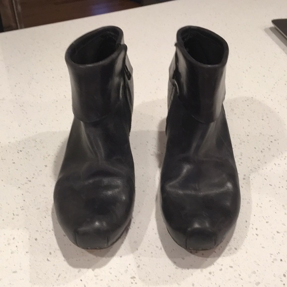 vialis Black Leather Heeled Booties - Picture 2 of 8